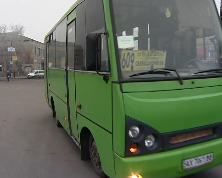 Скільки і кому з перевізників компенсує Великобурлуцька селищна рада Харківської області за проїзд пільгового контингенту